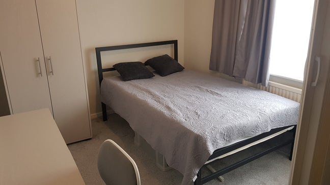 ENSUITE near Town and Hospital Main Photo