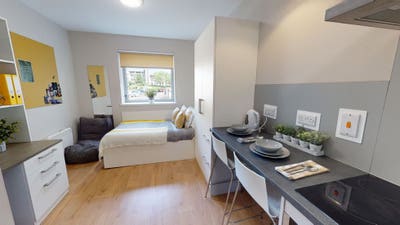 All-inclusive Student Studio in Central Stirling Main Photo