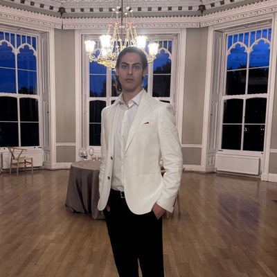 Professional Male seeks a single or double room Main Photo