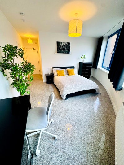 Modern room with bills included - Beeston  Main Photo