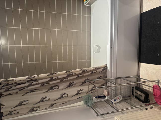 A double room available in Beacontree Main Photo