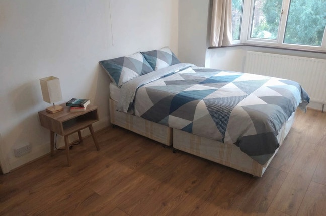 Beautiful spacious double room in large house  Main Photo