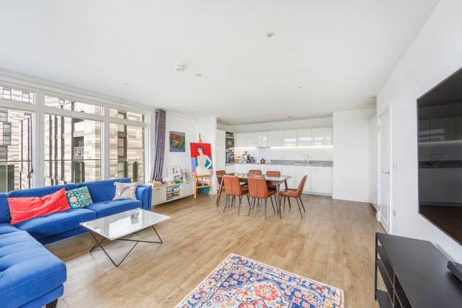 Single Room to Rent - 3 minutes from DLR Main Photo