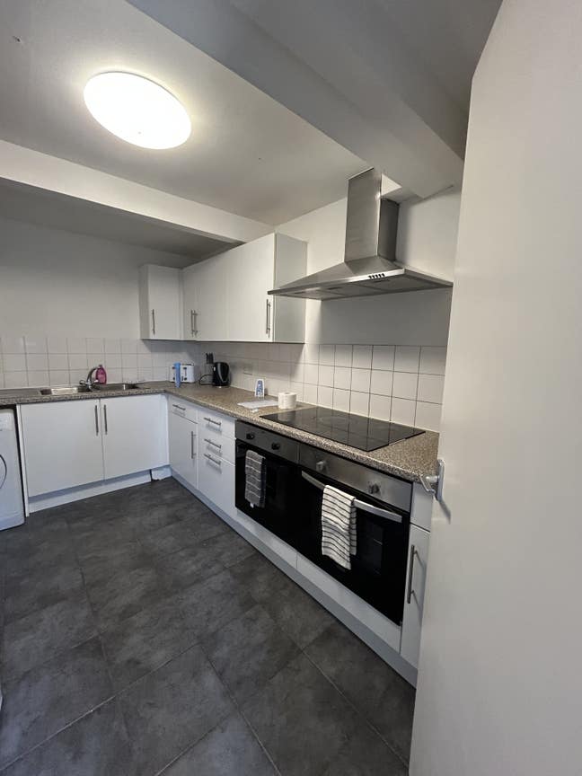 Modern Amazing Large Luxury House - Free Parking  Main Photo