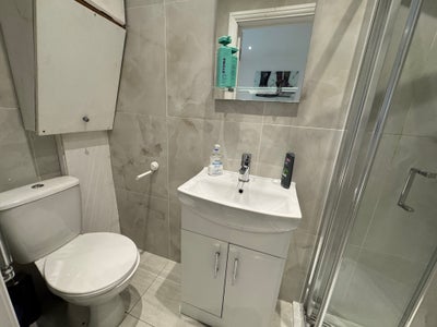 3 Bed / 2 Bath Gardne Flat - Modern NW4  Main Photo
