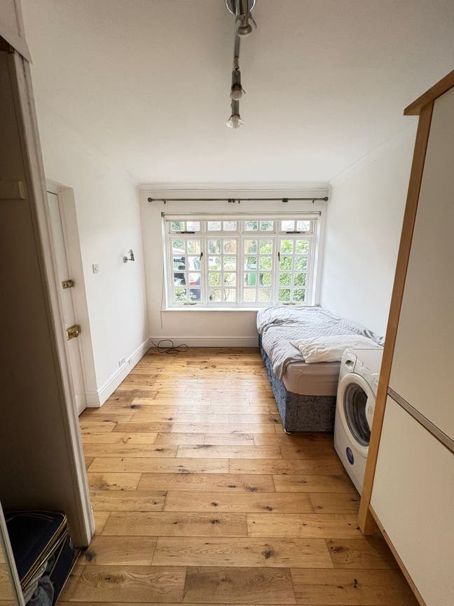 Self-contained en-suite bedroom in Girton Main Photo