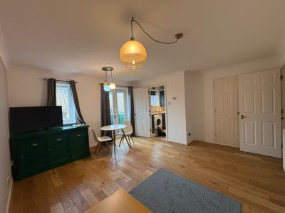 2 x rooms in east London available now E16 Main Photo