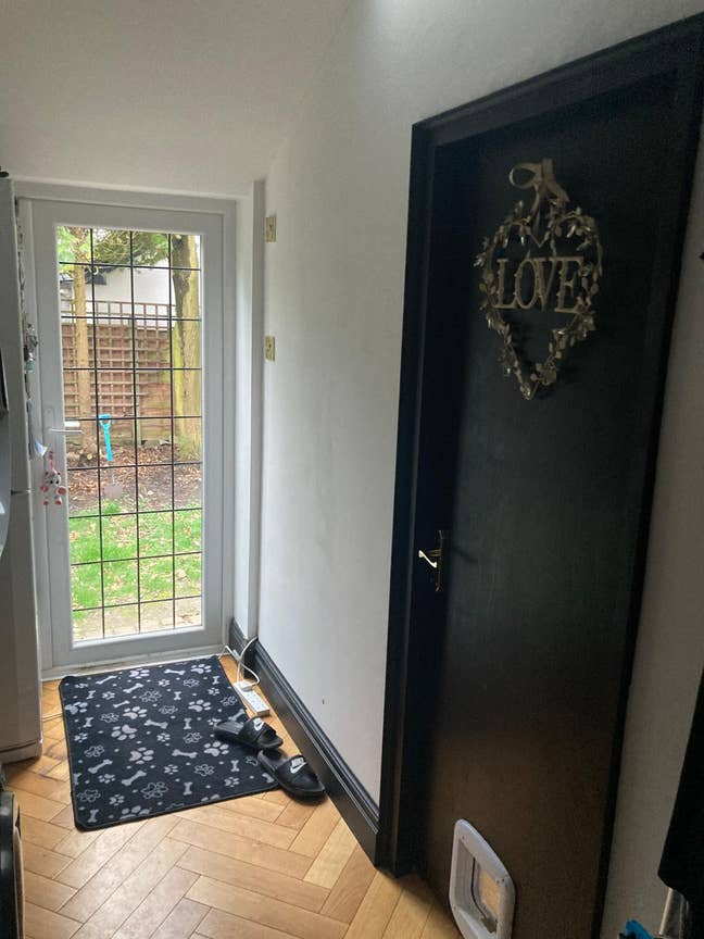 Downstairs bedroom with own  bathroom and entrance Main Photo