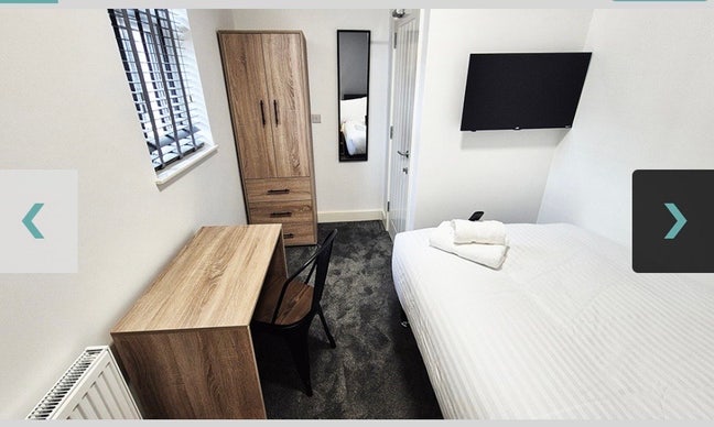 Spare en-suite room available in furnished house. Main Photo