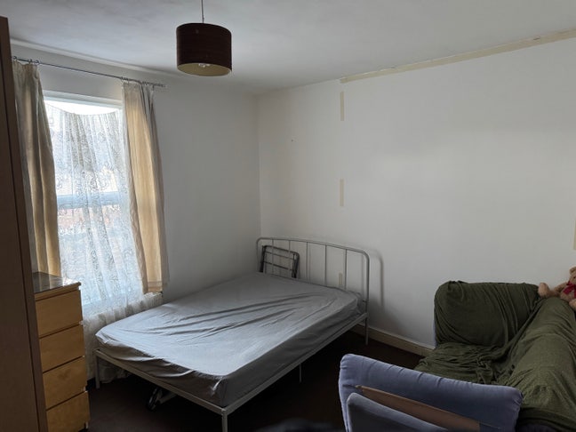 Double room with double bed for single person  Main Photo