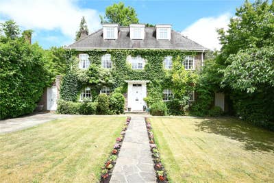 Spacious Double Room, Quite & Beautiful location! Main Photo