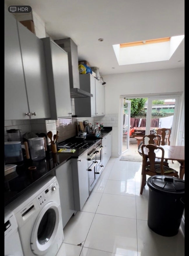 Room in a house near Croydon Hospital  Main Photo