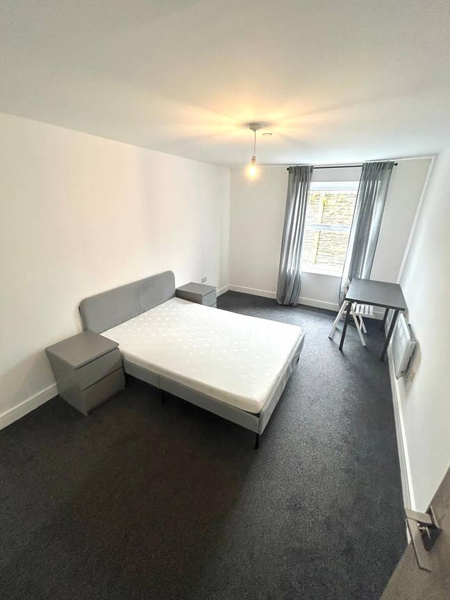 Double Room in 3 Bedroom Apartment   Main Photo