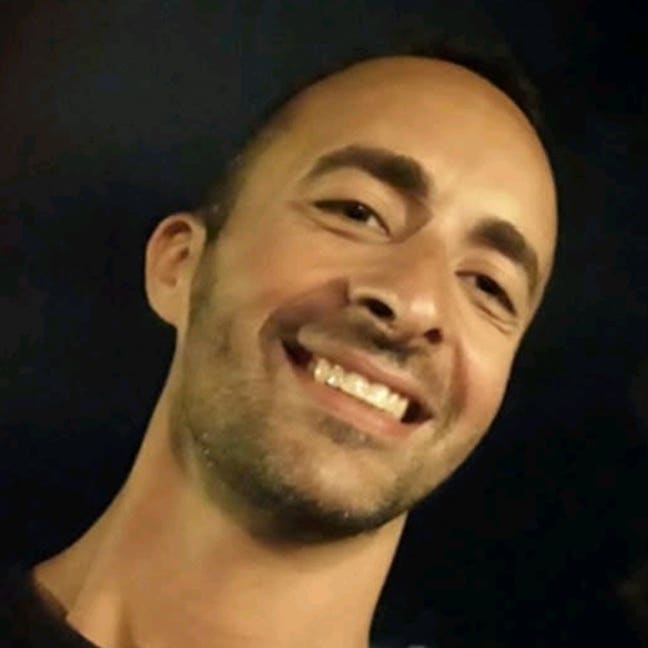 Professional couple seeking friendly flat Main Photo