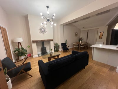 Single  room available - female only house Main Photo