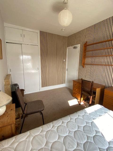 Beautiful newly-furnished room near L/S centre Main Photo