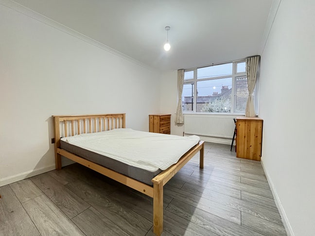 Brand New Large Double Room – Turnpike Lane  Main Photo