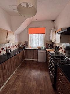 Bedroom available in house share Main Photo