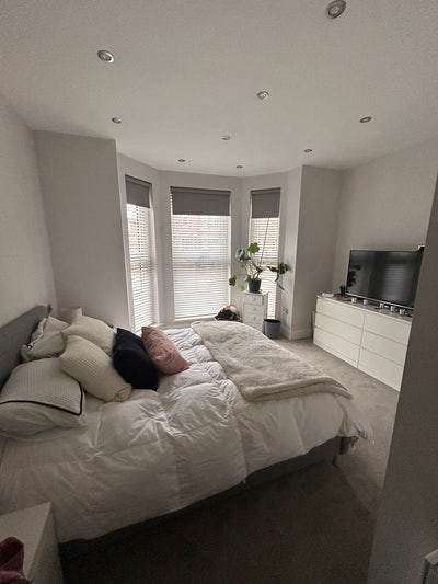 Ensuite Double Room Available in West Didsbury  Main Photo