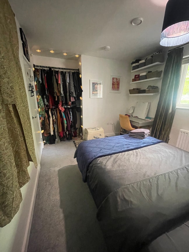 M-F Cosy room with shared bathroom  Main Photo