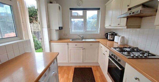 Furnished Double Room &pound;800 Bills Incl.  Main Photo