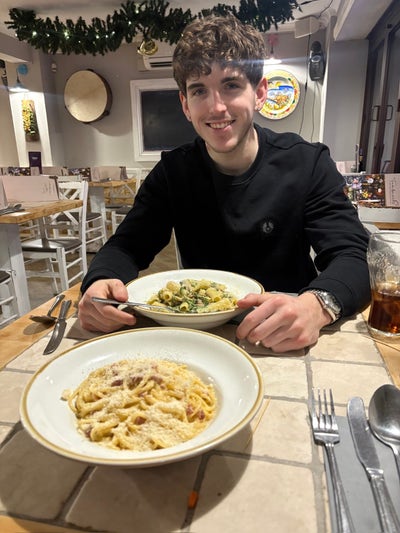 19 Year Old Proffesional looking for flatshare  Main Photo