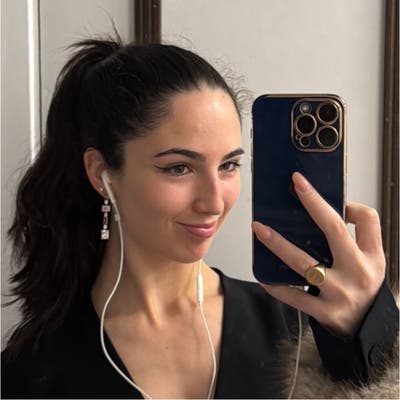 Professional Female seeks a single or double room Main Photo