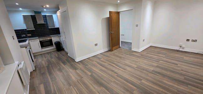 2 bed flat, near all amenaties Northenden m22,  Main Photo