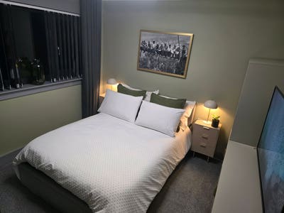 Fully furnished double bedroom - bills included Main Photo