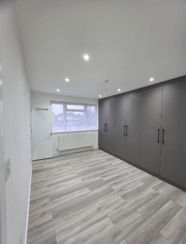 Spacious & Furnished room available in HA3 Main Photo