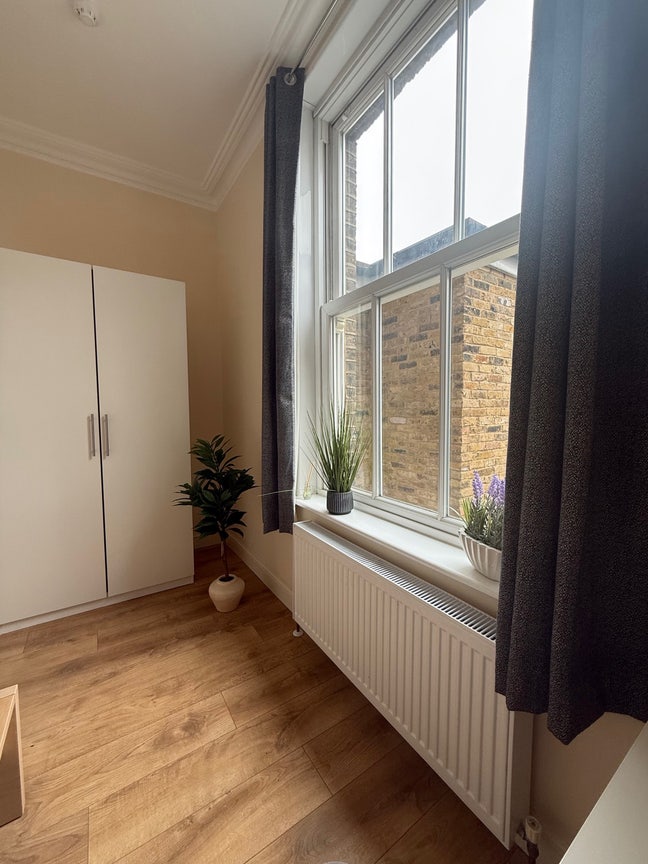 Available today! Double Room All Bills Incl &pound;795 Main Photo