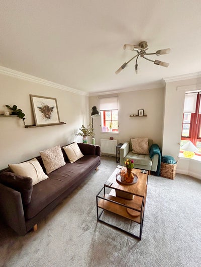 Double room in modern ground floor flat Main Photo