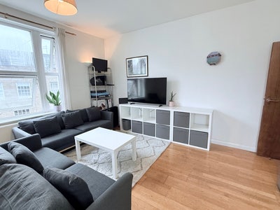 Double room near Mile End Station  Main Photo