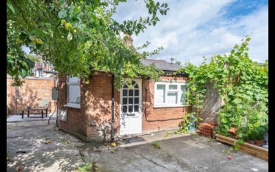 Spacious 1 Bedroom Bungalow in Acton W3 Main Photo
