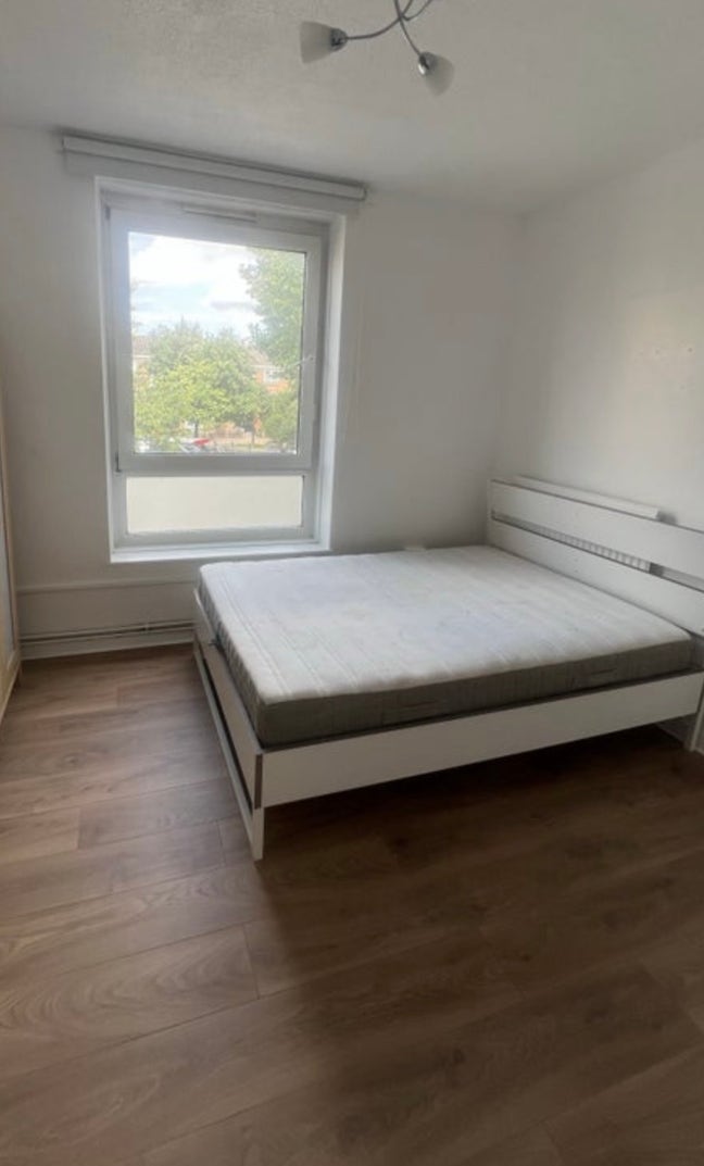 Double room near East Street market! (85Dawes) Main Photo
