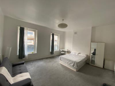 Lovely and Spacious Room near Notting Hill Main Photo