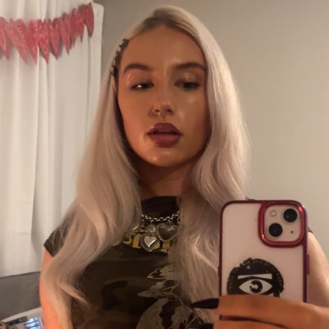 20y female looking for a flatmate!  Main Photo