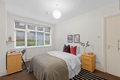 Big rooms/en suite/furnished/fast WiFi  Main Photo