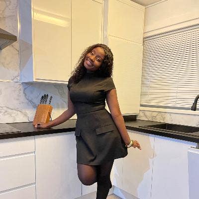 Professional Female seeks a single or double room Main Photo