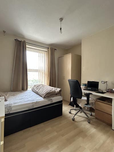 Spacious Double Room in an All-Girls House share Main Photo