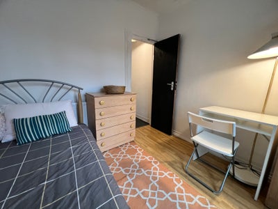 Colindale Bright Single Room Main Photo