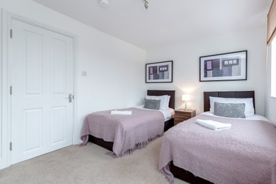 3 Bedroom Modern Flat Main Photo