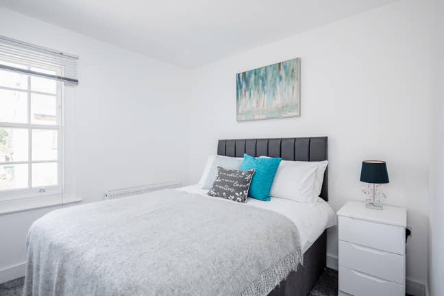 2 Bedroom Flat in Uxbridge Main Photo