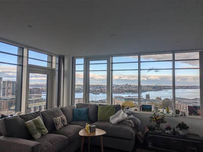 Spacious river-view bedroom in sub-penthouse flat Main Photo