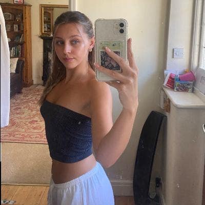 Professional Female seeks a single or double room Main Photo