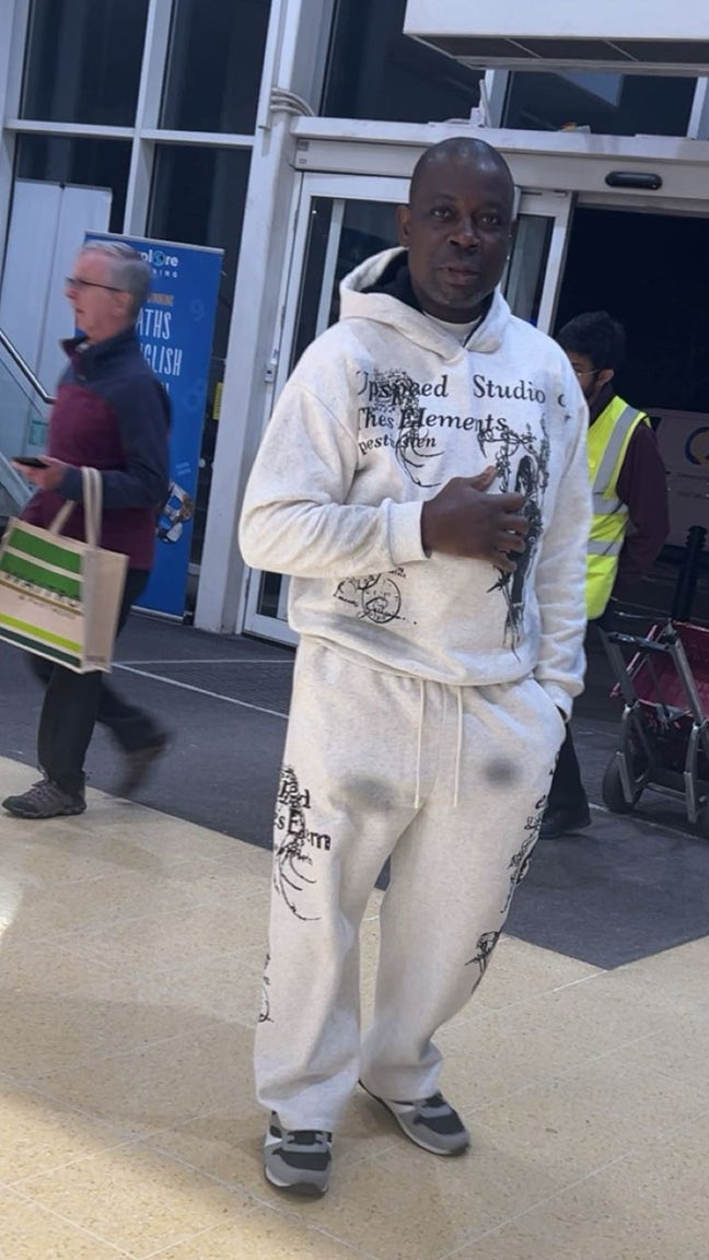 Room needed by professional couple Main Photo