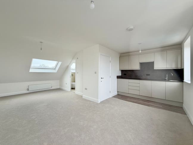 🏡 Large Double Rooms Available | En-Suite Options Main Photo