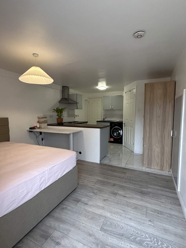 Studio Flat, New Addington, CR0 Main Photo