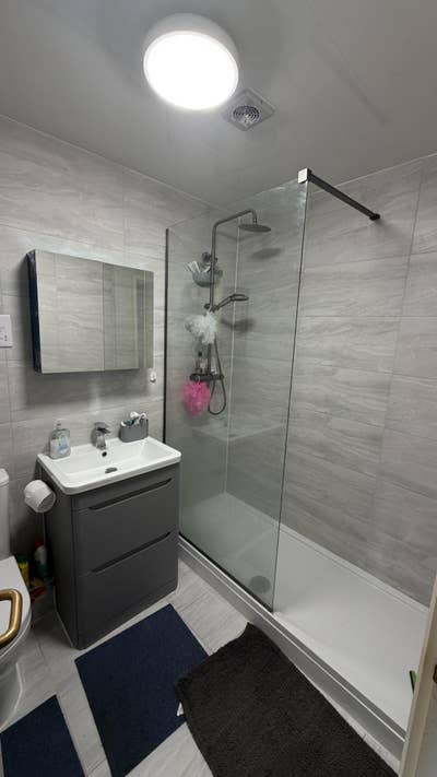 Quiet Stay Private Bedroom & Parking near Train St Main Photo