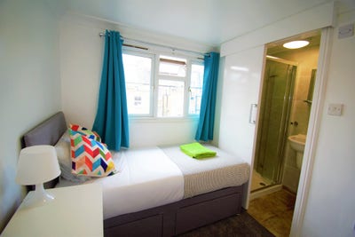 Fully Furnished Room – Move In Ready - Bills inclu Main Photo